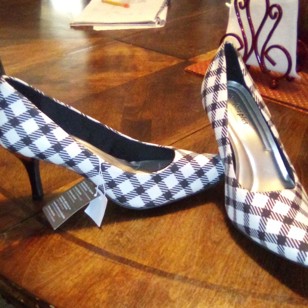 Comfort plus predictions white and black striped heels size 12